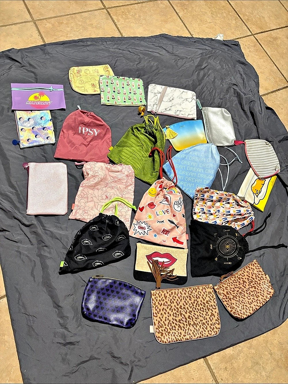 IPSY Glam Bag Assorted Lot Black & Multicolor